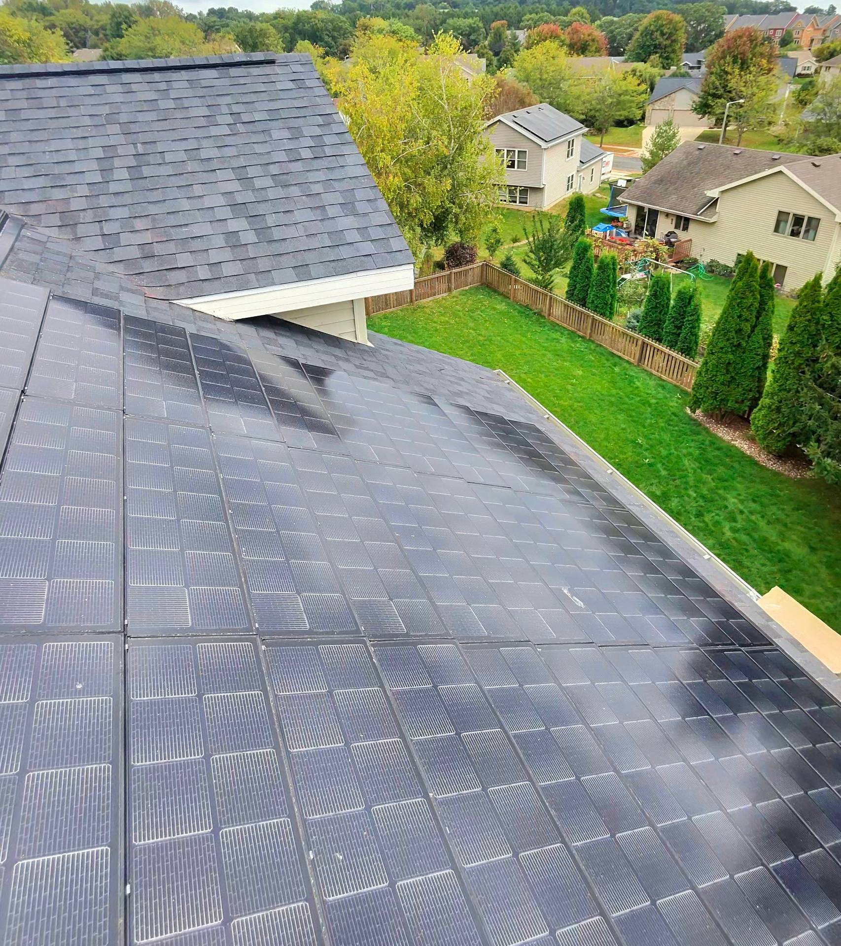 full-solar-shingle-array-roof-madison_WI_west_side%20%281%29.jpg full-solar-shingle-array-roof-madison_WI_west_side%20%281%29.jpg