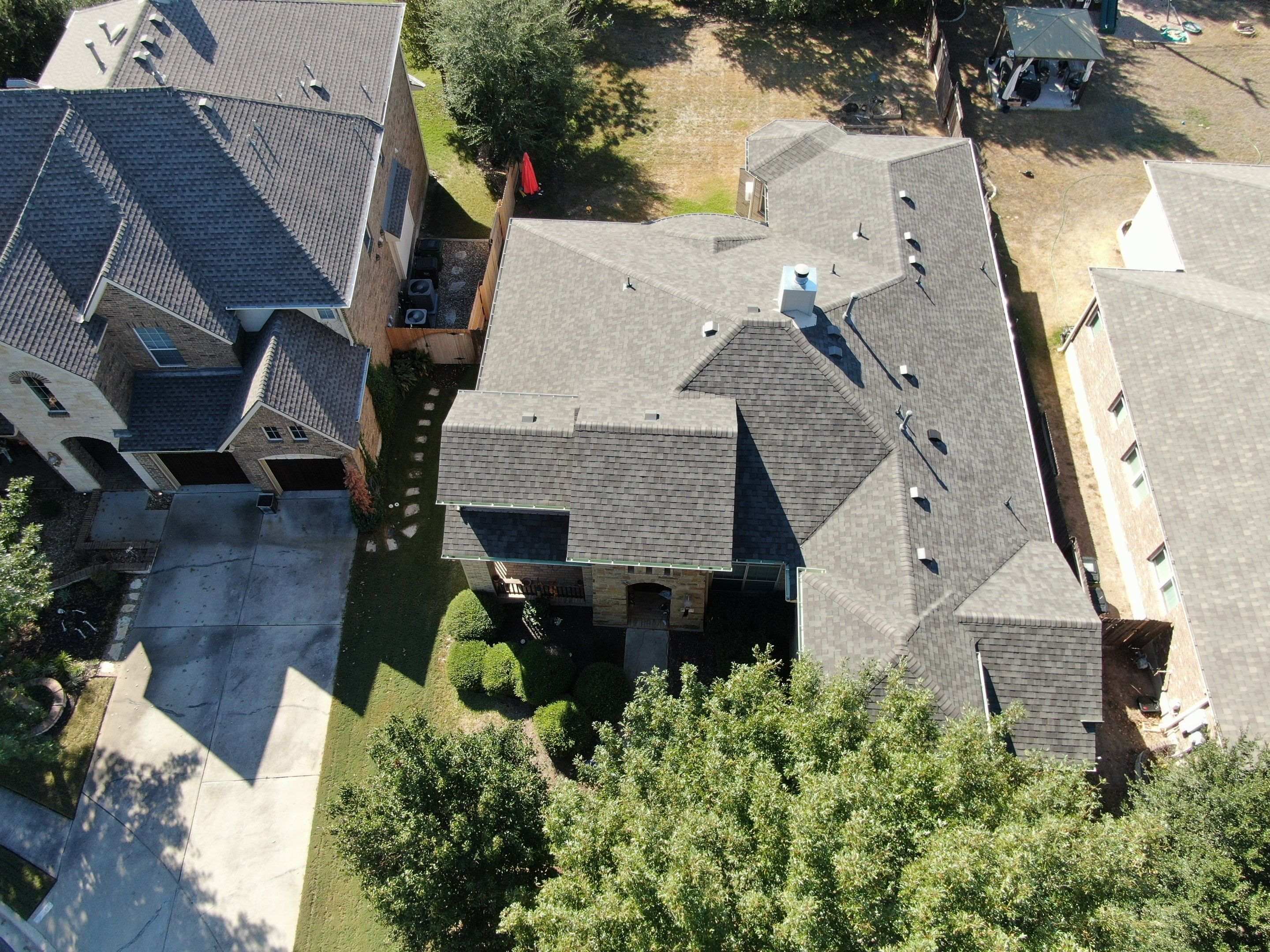 certainteed-landmark-roof-installed-by-storm-guard-roofing-and-construction-after-hailstorm-forest-creek-neighborhood-round-rock-tx.jpg