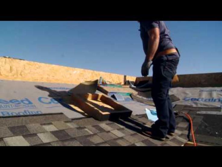 Installing Landmark - five course pattern, alternate closed cut valley & skylight flashing